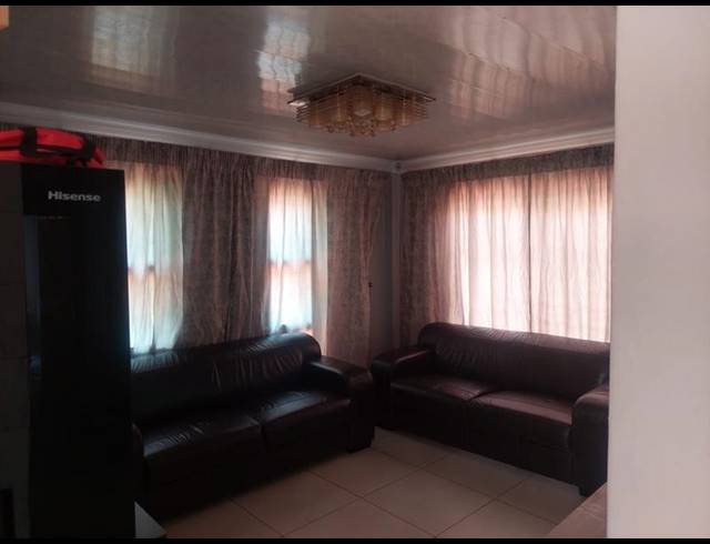 3 BEDROOM HOUSE FOR SALE IN THE ORCHARDS